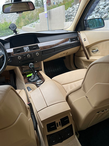 BMW 550i 12 of 15