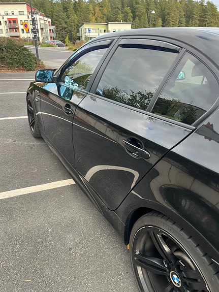 BMW 550i 3 of 5