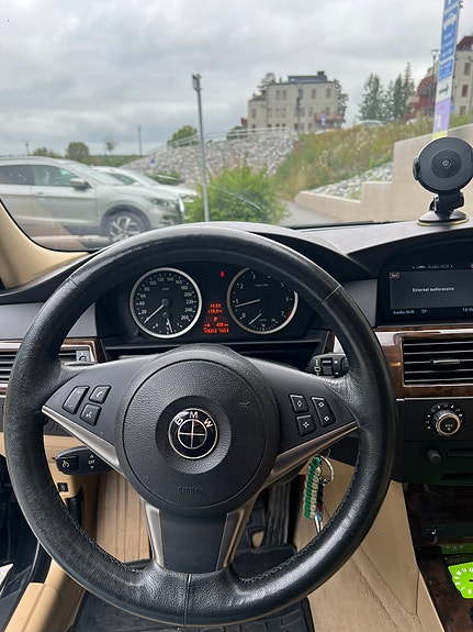 BMW 550i 9 of 15