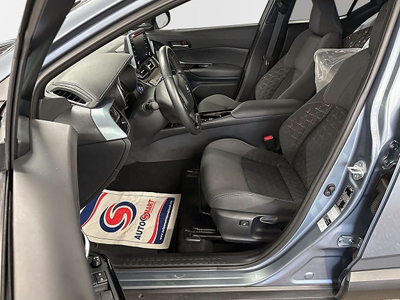 Toyota C-HR 12 of 21