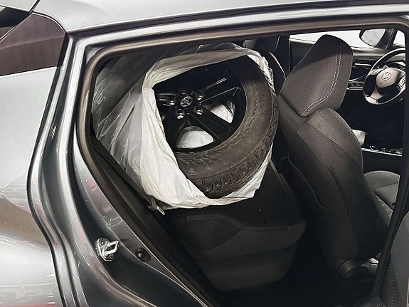 Toyota C-HR 7 of 21