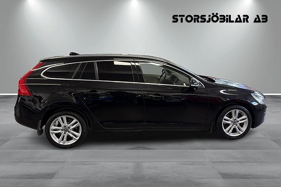 Volvo V60 2 of 5