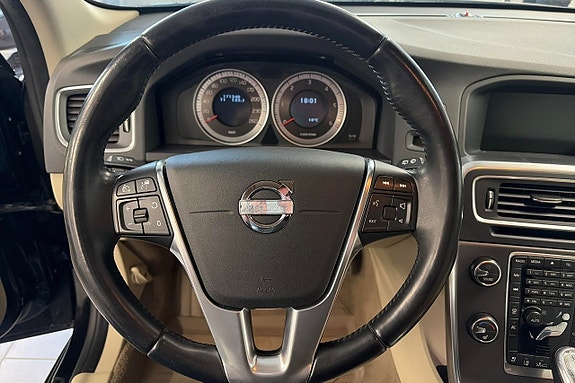 Volvo V60 16 of 19