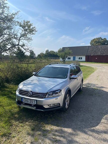 Volkswagen Passat Alltrack 2 of 4