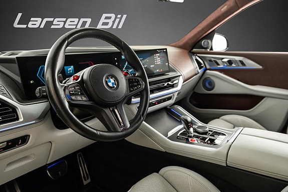 BMW XM 10 of 24