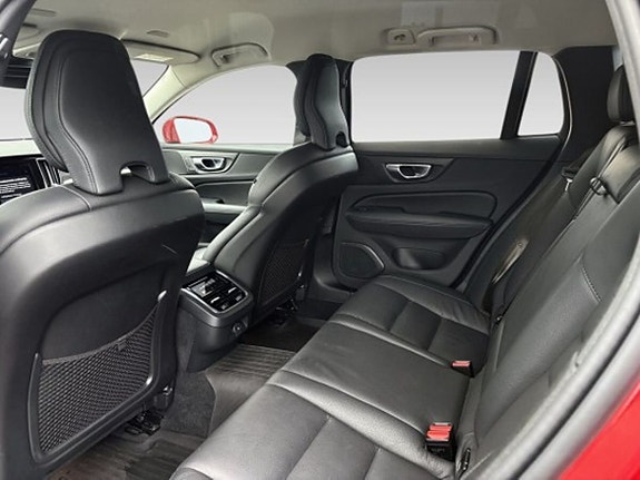 Volvo V60 Cross Country 13 of 17