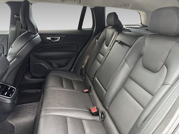 Volvo V60 Cross Country 12 of 17