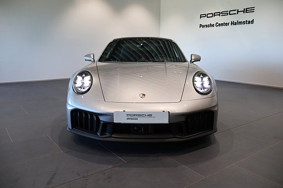Porsche 911 Carrera 4 GTS 2 of 5