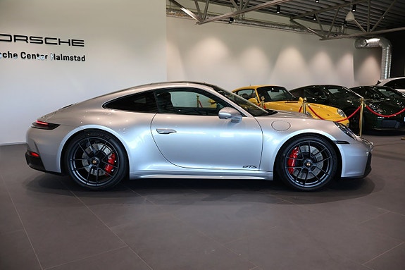 Porsche 911 Carrera 4 GTS 4 of 5
