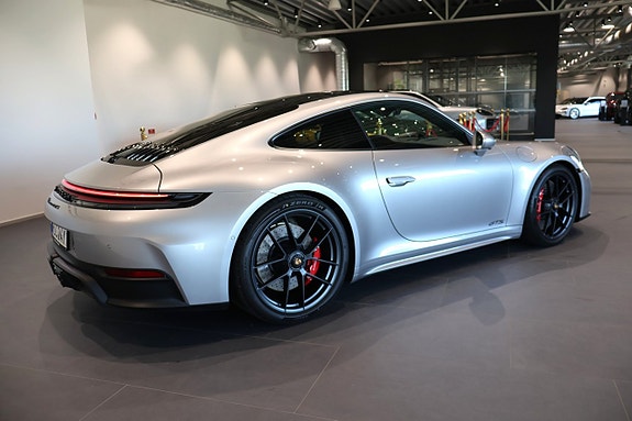 Porsche 911 Carrera 4 GTS 5 of 5