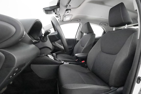 Toyota Yaris 10 of 29