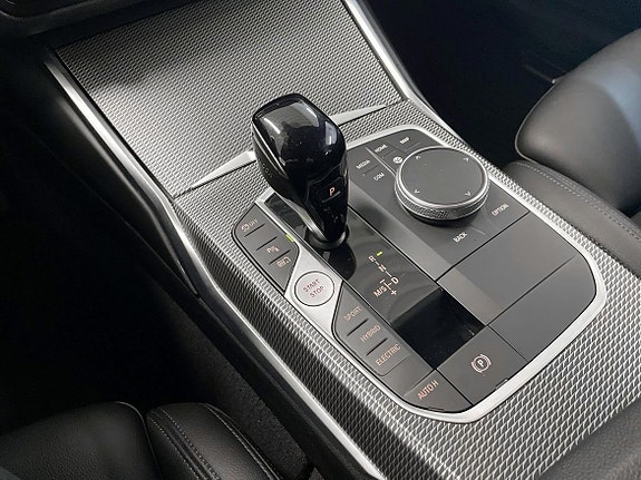 BMW 330e 17 of 18