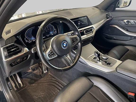 BMW 330e 13 of 18