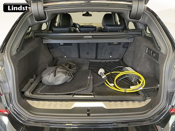 BMW 330e 12 of 18