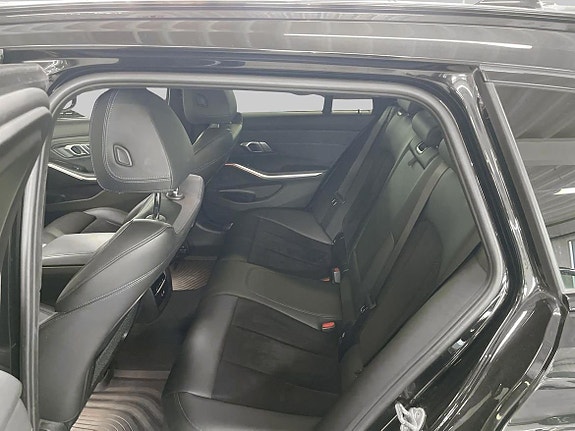 BMW 330e 10 of 18