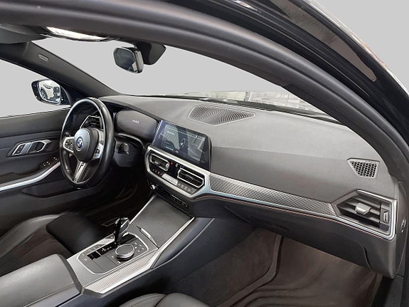 BMW 330e 9 of 18