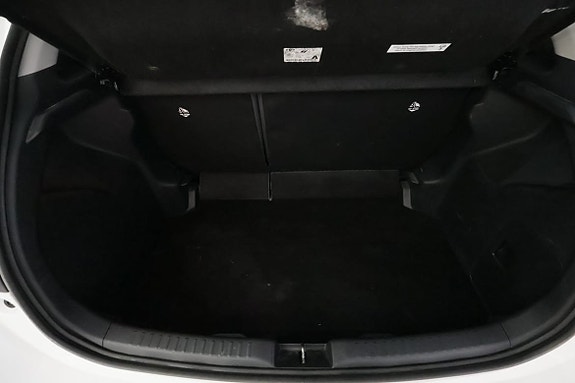 Toyota Yaris 8 of 29