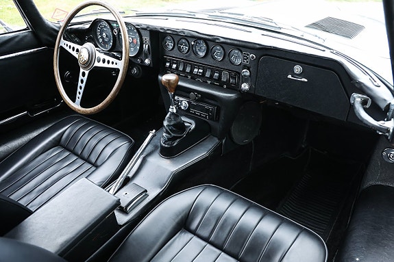 Jaguar E-TYPE 18 of 19