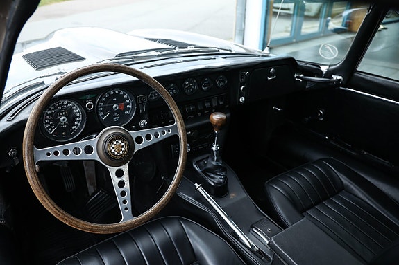 Jaguar E-TYPE 15 of 19