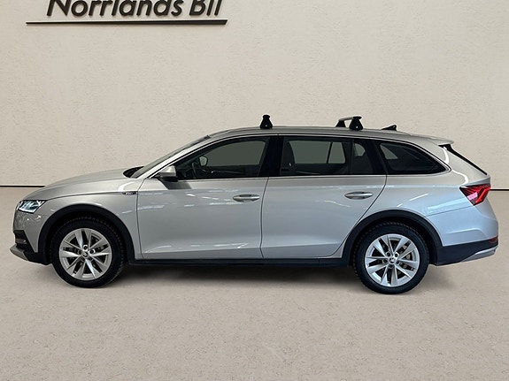 Skoda Octavia Scout 2 of 5