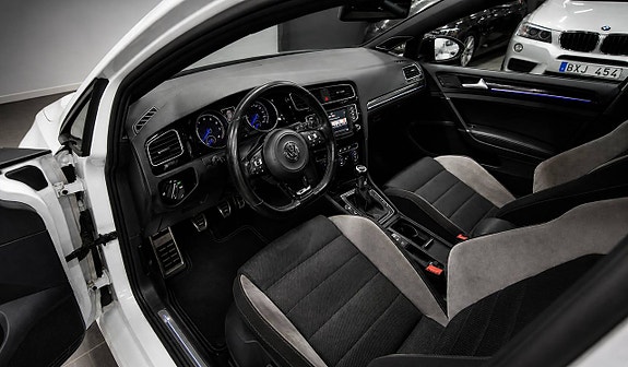 Volkswagen Golf VII 12 of 24