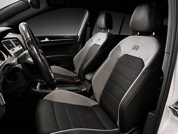 Volkswagen Golf VII 14 of 24