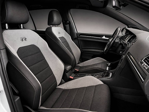 Volkswagen Golf VII 17 of 24
