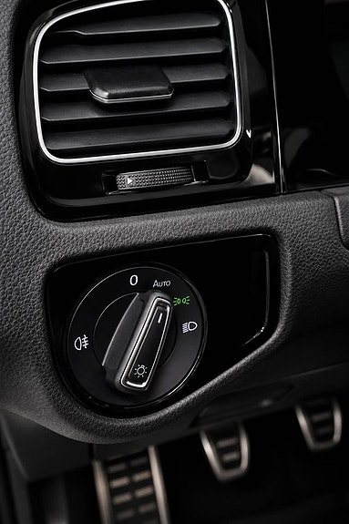 Volkswagen Golf VII 21 of 24