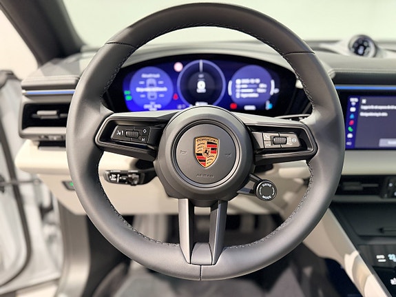 Porsche Macan 15 of 22