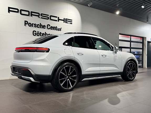 Porsche Macan 4 of 5