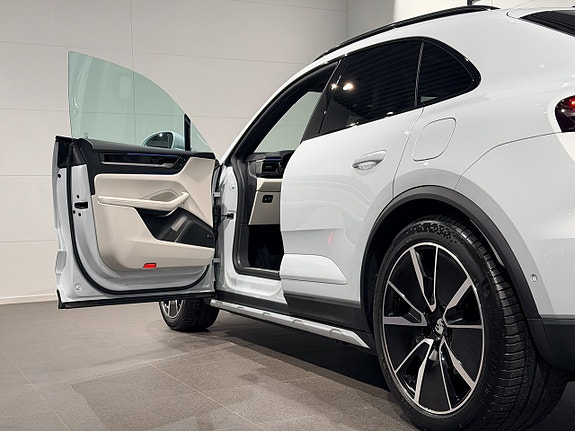Porsche Macan 11 of 22