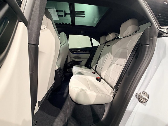 Porsche Macan 20 of 22