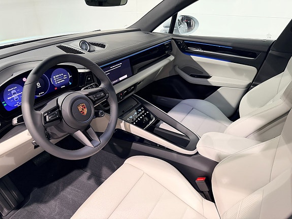 Porsche Macan 13 of 22