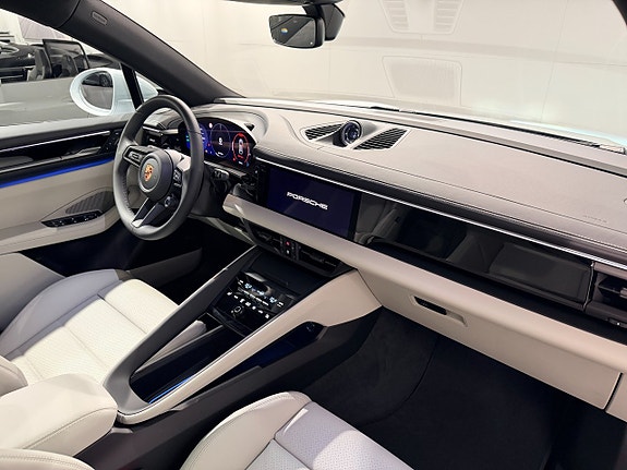 Porsche Macan 22 of 22