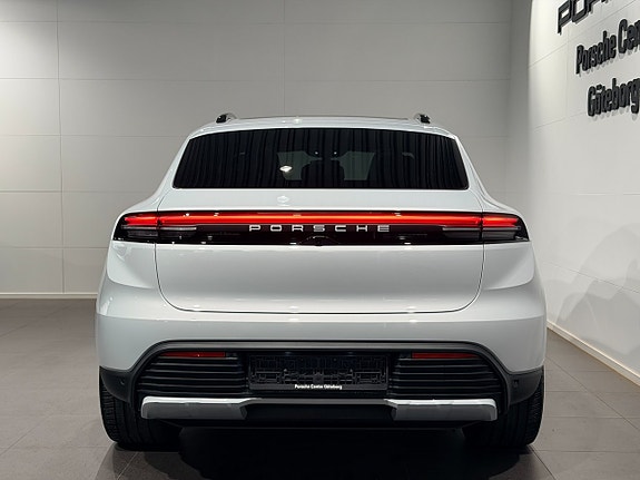 Porsche Macan 7 of 22
