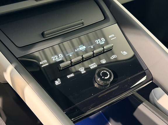 Porsche Macan 16 of 22