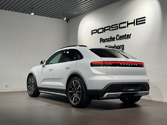 Porsche Macan 6 of 22