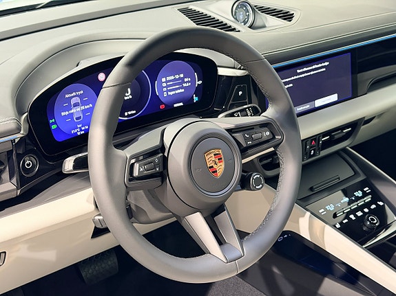 Porsche Macan 14 of 22