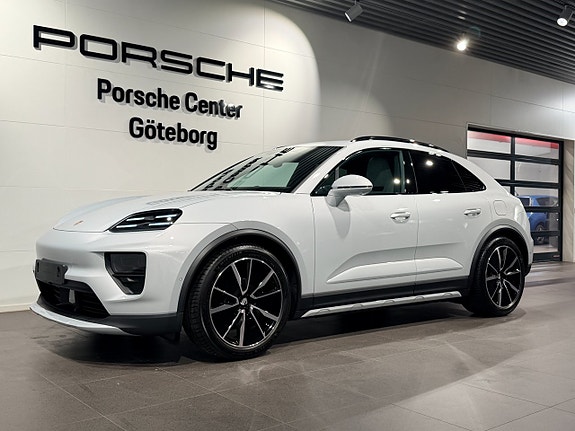 Porsche Macan 8 of 22