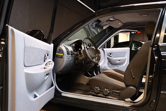 Hyundai Accent 10 of 22