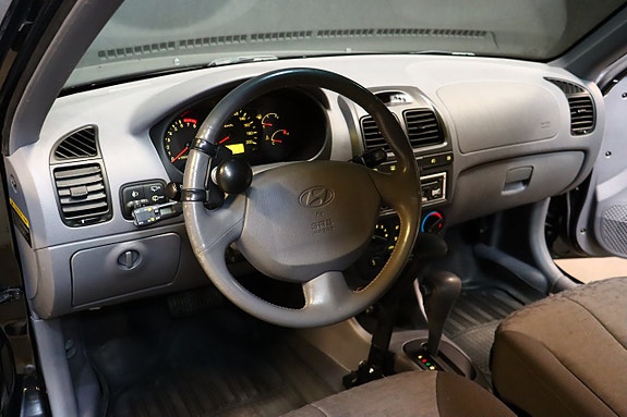 Hyundai Accent 11 of 22