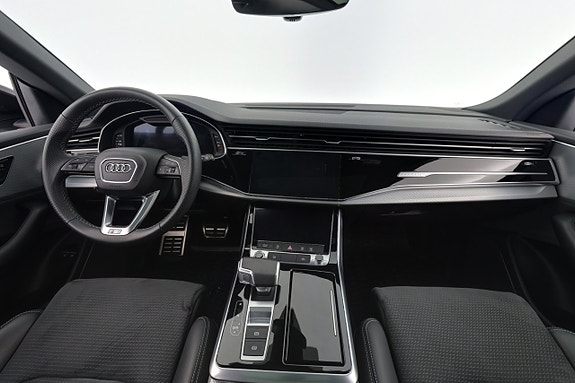 Audi Q8 10 of 29