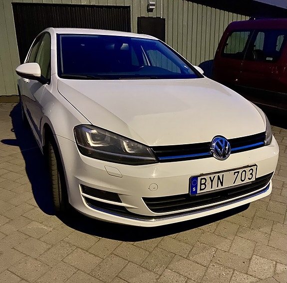 Volkswagen Golf VII 2 of 8
