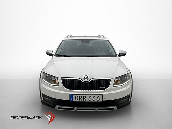 Skoda Octavia Scout 3 of 5