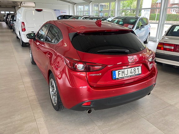 Mazda 3 4 of 5