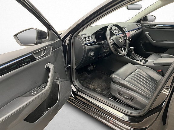 Skoda Superb 9 of 30
