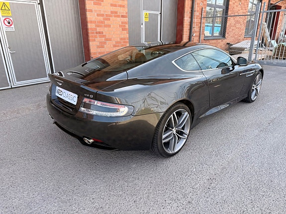 Aston Martin DB9 6 of 17