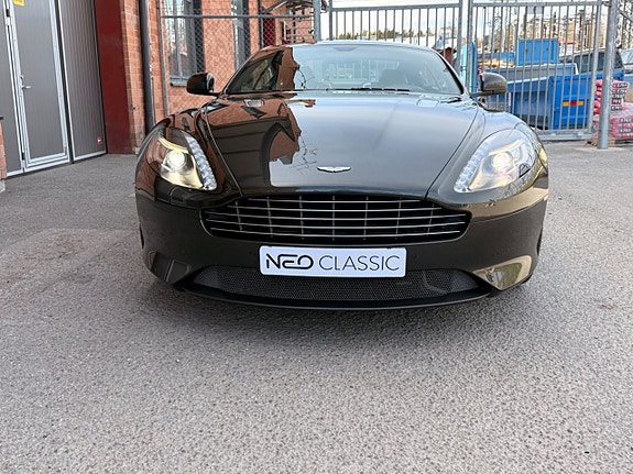 Aston Martin DB9 3 of 5