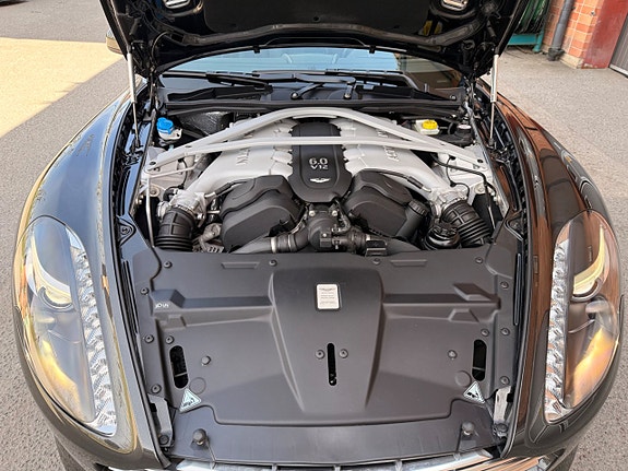 Aston Martin DB9 17 of 17