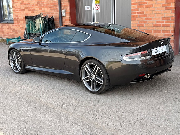 Aston Martin DB9 8 of 17